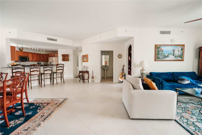 2 bedroom Condominium at 8390 SW 72nd Ave 707, Colonnade At Dadeland SE, Miami — photo 1