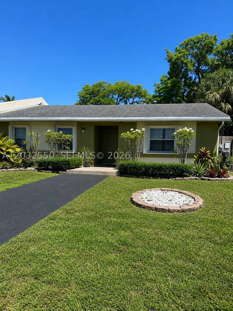 3 bedroom Villa at 11871 SW 123rd Pl, Devon Aire Villas Sec 8, Miami — photo 1