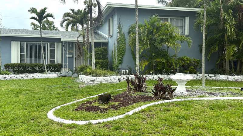 4 bedroom SingleFamilyResidence at 1245 NE 203rd St, Mansionette Homes Sec 2, Miami — photo 1
