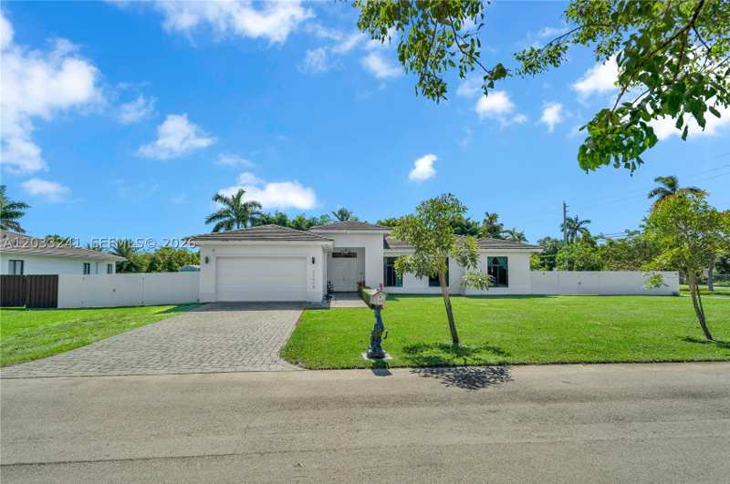 5 bedroom SingleFamilyResidence at 32008 SW 199th Pl, Oakwood Grove, Homestead — photo 1