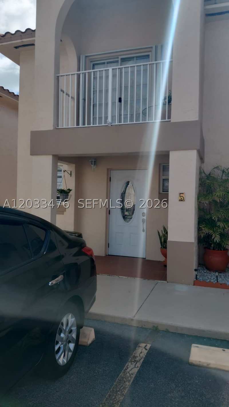 2 bedroom Townhouse at 507 W 68th St 5, Colonial Townhomes Condo, Hialeah — photo 1