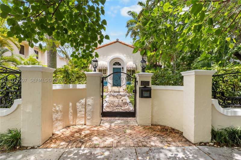 3 bedroom SingleFamilyResidence at 1511 SW 13th St, Waterbury, Miami — photo 1