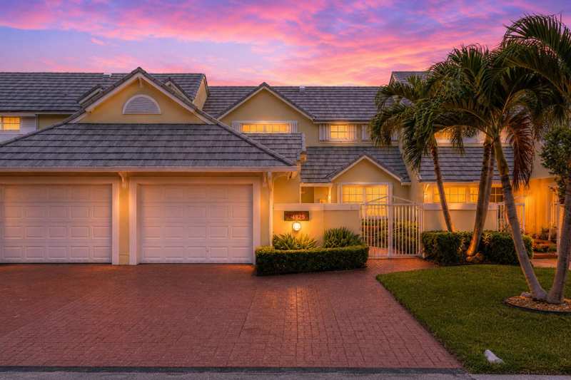 3 bedroom Townhouse at 4825 NW 98th Place, Doral Woods, Doral — photo 1