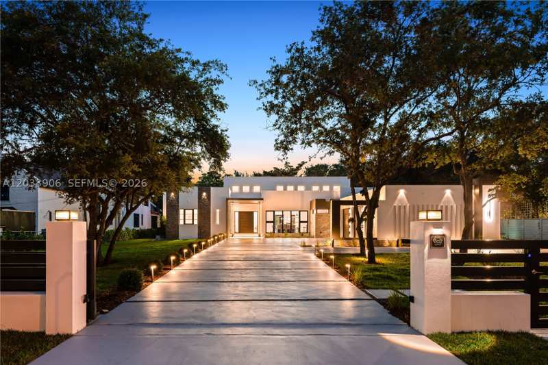 5 bedroom SingleFamilyResidence at 6200 SW 83 Av, Sunkist Estates A, Miami — photo 1