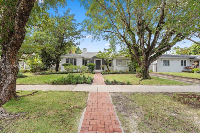 4 bedroom SingleFamilyResidence at 440 SW 29th Rd, Brickell Estates, Miami — photo 1