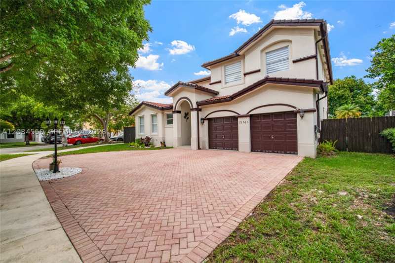 5 bedroom SingleFamilyResidence at 15761 SW 59th Ter, Water S Glare Sub, Miami — photo 1