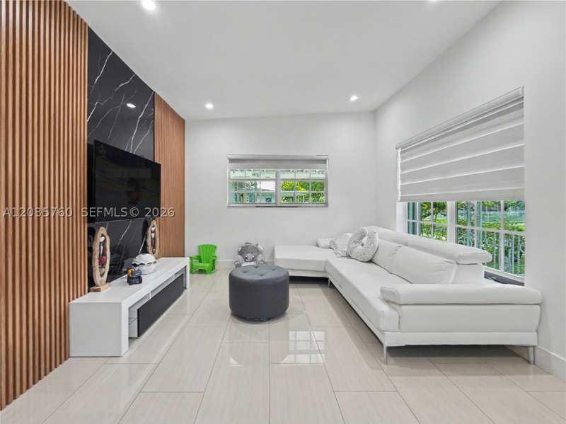 2 bedroom SingleFamilyResidence at 960 NE 146th St, Poincianna Manor Sec 2, North Miami — photo 1