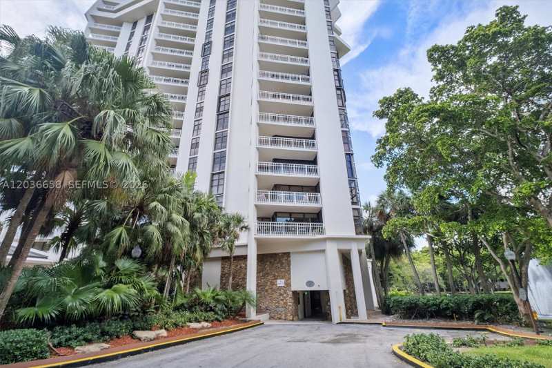 2 bedroom Condominium at 1000 Quayside Ter 411, Towers Of Quayside Condo, Miami — photo 1