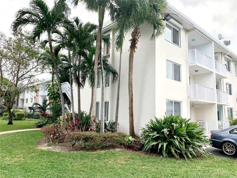 1 bedroom Condominium at 240 Galen Dr 214, Galen Drive Condo Apts, Key Biscayne — photo 1