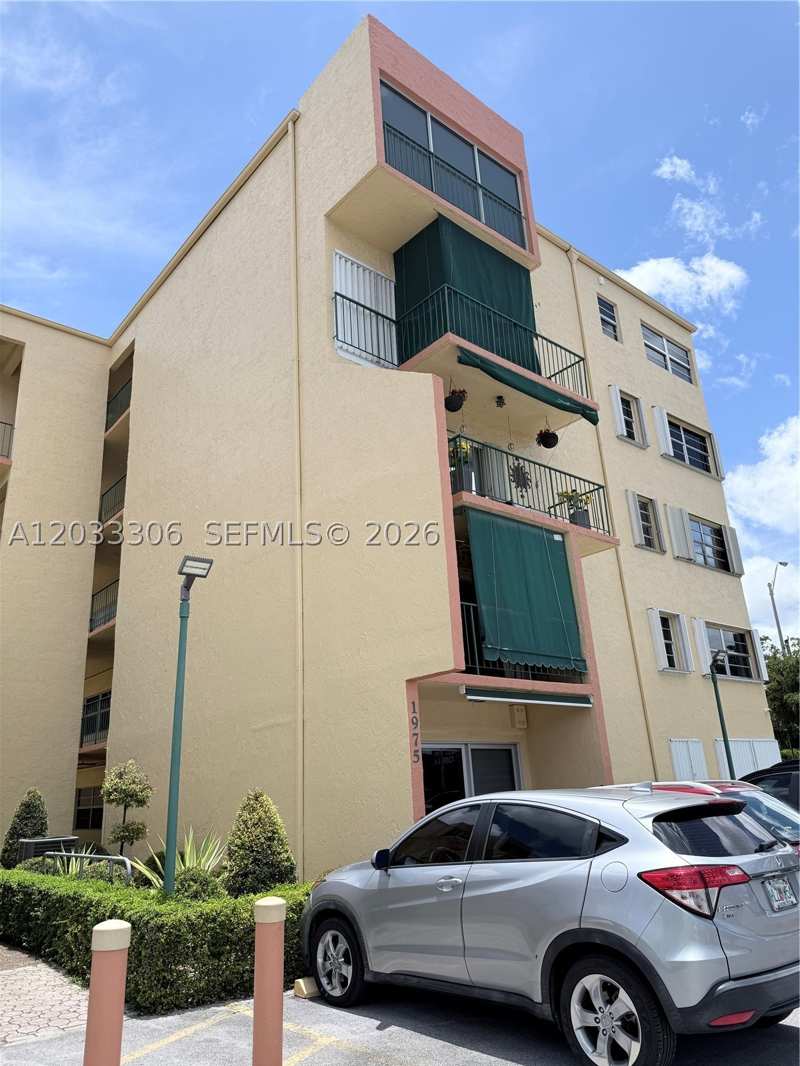 3 bedroom Condominium at 1975 W 44th Pl 401, Towers Of Westland Condo, Hialeah — photo 1