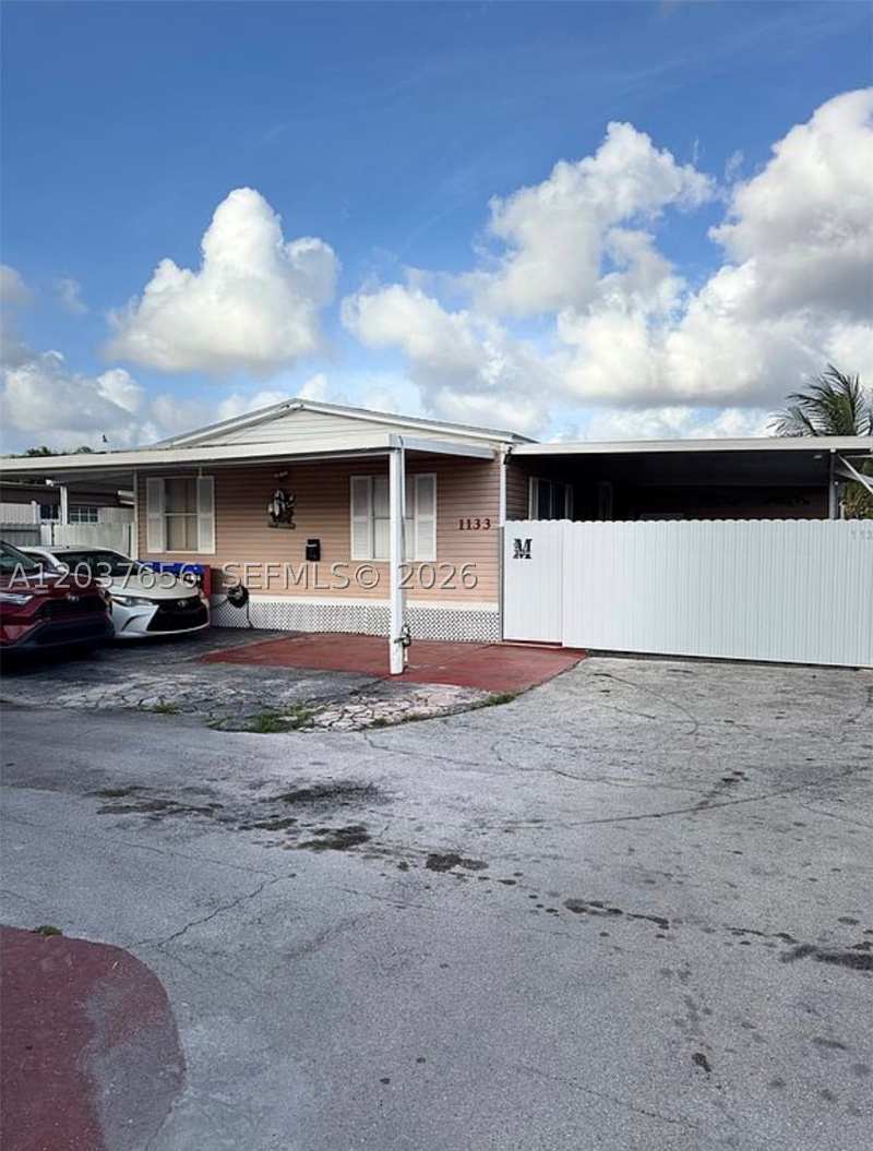 5 bedroom MobileHome at 1133 SW 130th Ave, University Lakes, Miami — photo 1