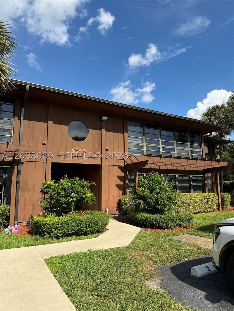 2 bedroom Condominium at 4944 NW 102nd Ave 204-3, Doral Park C Club Villas, Doral — photo 1