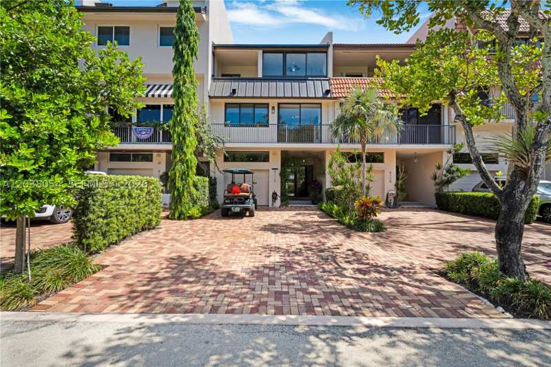 4 bedroom Townhouse at 6112 Paradise Point Dr, Royal Harbour Yacht Club, Palmetto Bay — photo 1