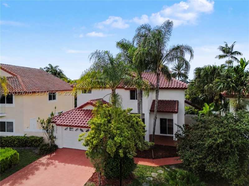 4 bedroom SingleFamilyResidence at 4725 NW 104th Ave, Doral Dunes 1st Addn, Doral — photo 1