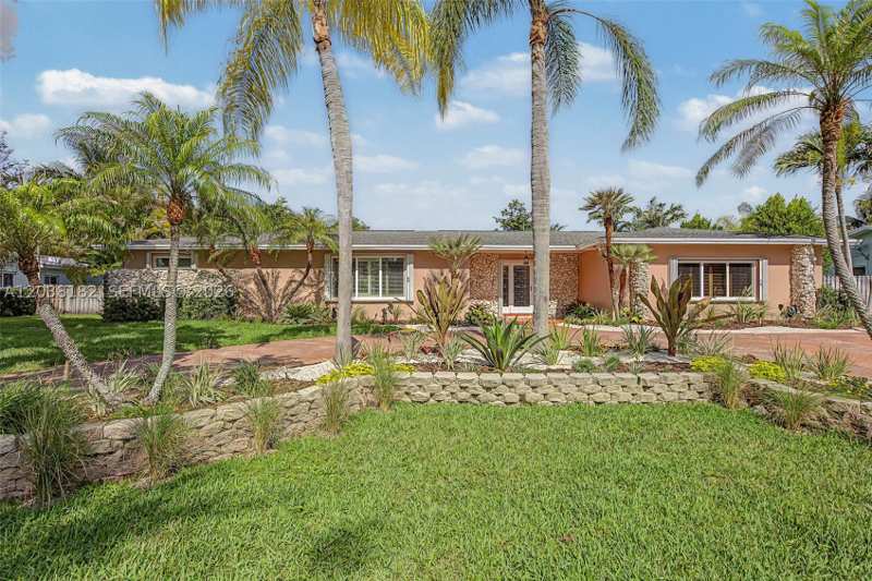 4 bedroom SingleFamilyResidence at 16842 SW 79 Place, Charlotte Ests, Palmetto Bay — photo 1
