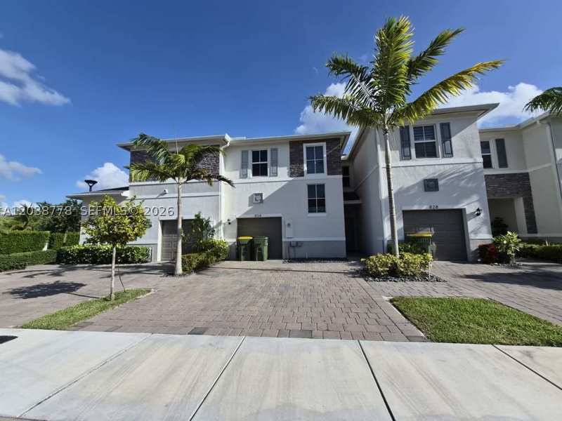 3 bedroom Townhouse at 834 SE 16th Ct, Cedar At Keys Gate, Homestead — photo 1