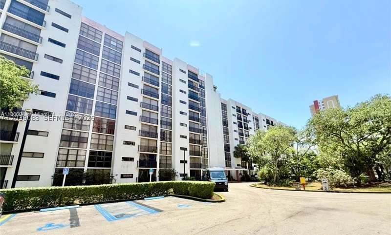 2 bedroom Condominium at 16909 N Bay Rd 116, Plaza Of Americas Condo P, Sunny Isles Beach — photo 1