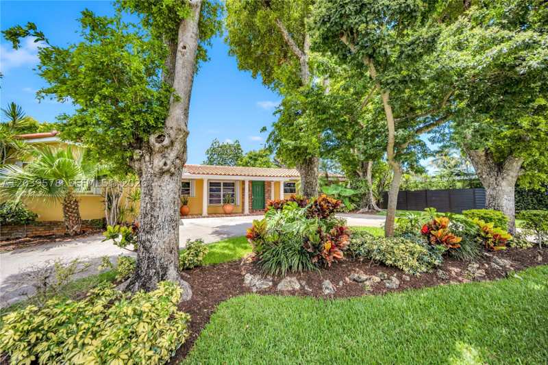 4 bedroom SingleFamilyResidence at 8701 SW 87th Ct, Snapper Creek Park Unit N, Miami — photo 1