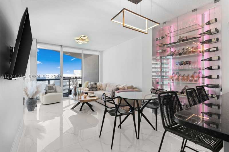 1 bedroom Condominium at 480 NE 30th St 904, Platinum Condo, Miami — photo 1