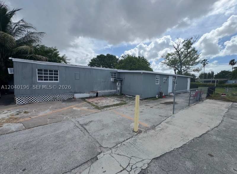 5 bedroom MobileHome at 1013 SW 128th Ave, University Lakes, Miami — photo 1