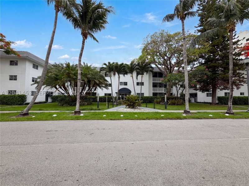 1 bedroom Condominium at 200 Galen Dr 202, Galen Drive West Condomin, Key Biscayne — photo 1