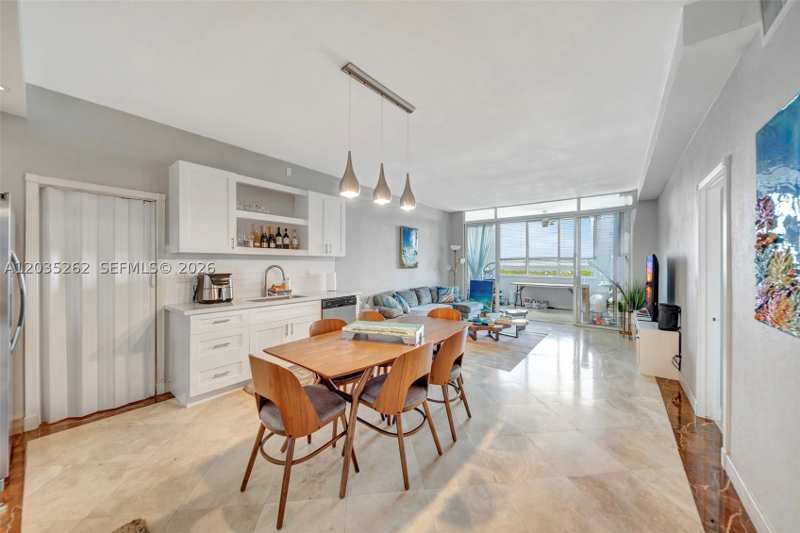 1 bedroom Condominium at 5005 Collins Ave Ph02, Carriage Club North, Miami Beach — photo 1
