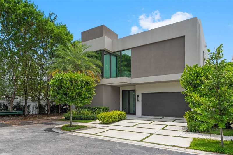 4 bedroom SingleFamilyResidence at 6814 NW 104th Ct, Grand Floridian Estates, Doral — photo 1