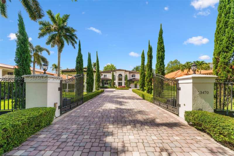 5 bedroom SingleFamilyResidence at 13470 SW 32nd St, J G Heads Farms Sub, Miami — photo 1