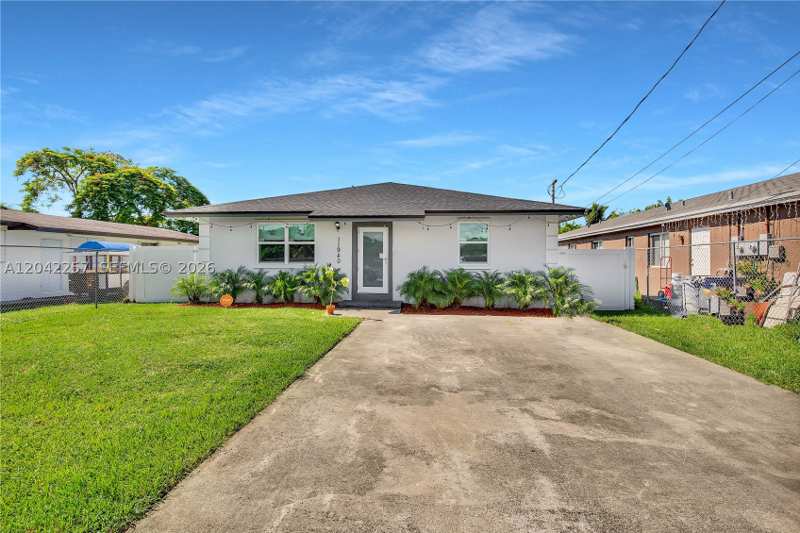 3 bedroom SingleFamilyResidence at 11940 SW 212th St, Symmes-Sharman Tract, Miami — photo 1