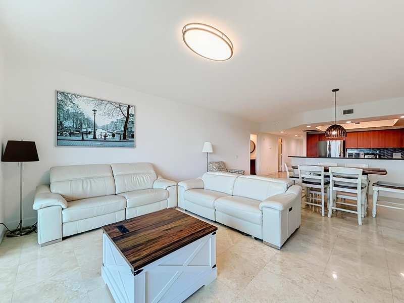 2 bedroom Condominium at 14951 Royal Oaks Lane 505, The Oaks I Condo, North Miami — photo 1