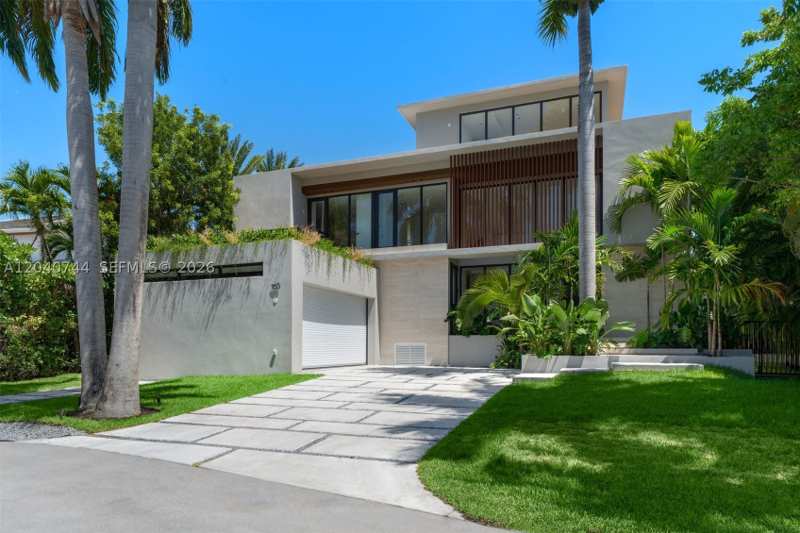 6 bedroom SingleFamilyResidence at 165 Hampton Ln, Tropical Isle Homes Sub 4, Key Biscayne — photo 1