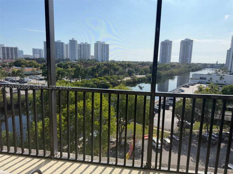 1 bedroom Condominium at 3475 N Country Club Dr 816, Ensenada Condo Bldg E-Ii, Aventura — photo 1
