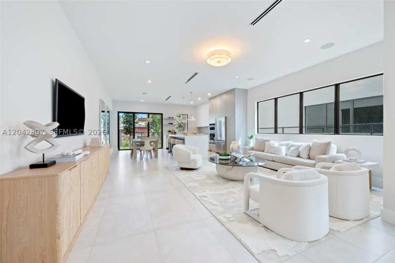 4 bedroom Townhouse at 2747 SW 23rd Ter, Amnd Miami Suburban Acres, Miami — photo 1