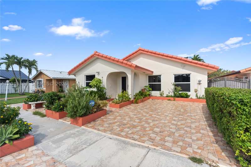 4 bedroom SingleFamilyResidence at 910 SW 140th Ave, West Farms Sub Sec I, Miami — photo 1