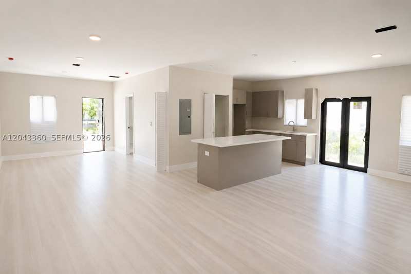 6 bedroom SingleFamilyResidence at 13720 NE 2nd Court, Rednal Pb 102-56, North Miami — photo 1