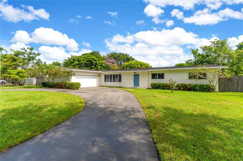 4 bedroom SingleFamilyResidence at 8255 SW 134th St, Capri Estates, Pinecrest — photo 1