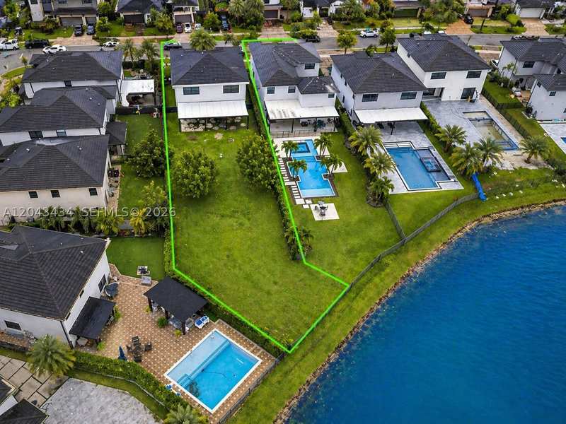 5 bedroom SingleFamilyResidence at 8822 NW 161st Ter, Dunnwoody Lake, Miami Lakes — photo 1