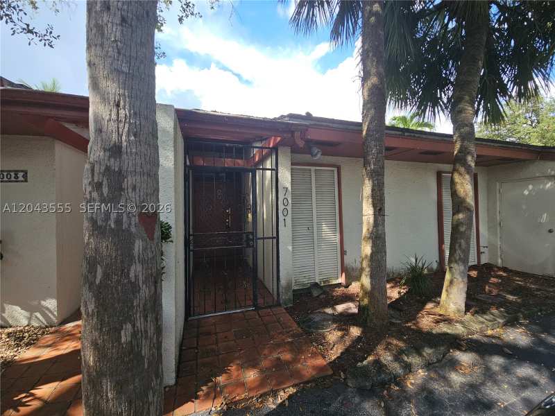 3 bedroom Villa at 7001 S Loch Isle Dr S, Miami Lakes Loch Isle, Miami Lakes — photo 1