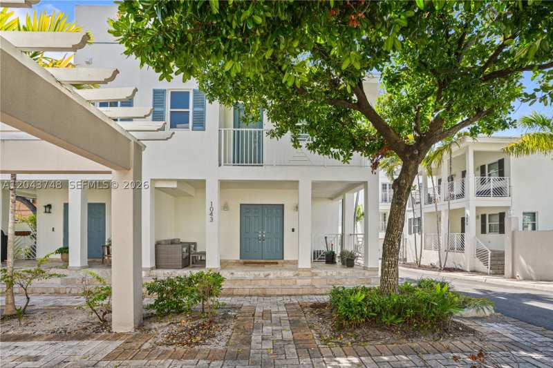 2 bedroom Townhouse at 1043 SW 9th Ct F-1, Roads End Village Condo, Miami — photo 1