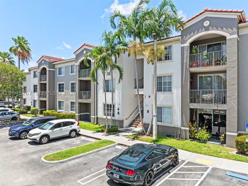 2 bedroom Condominium at 6861 SW 44th St 202, Gables Court Condo, Miami — photo 1