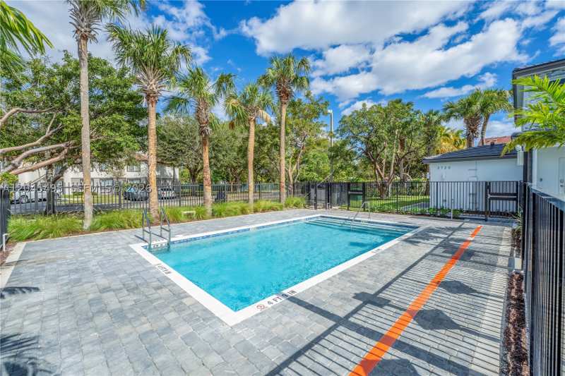 3 bedroom Townhouse at 5125 SW 37th St, Magnolia Park, Pembroke Park — photo 1