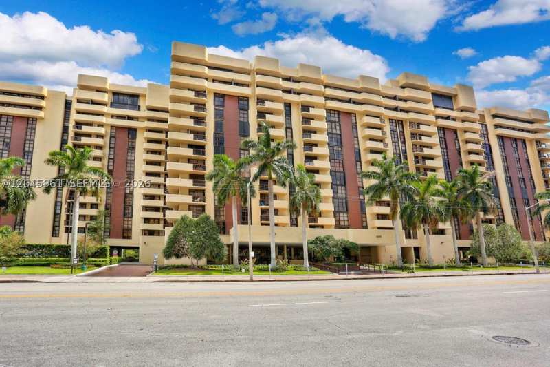 2 bedroom Condominium at 600 Biltmore Way 618, Biltmore II Condo, Coral Gables — photo 1