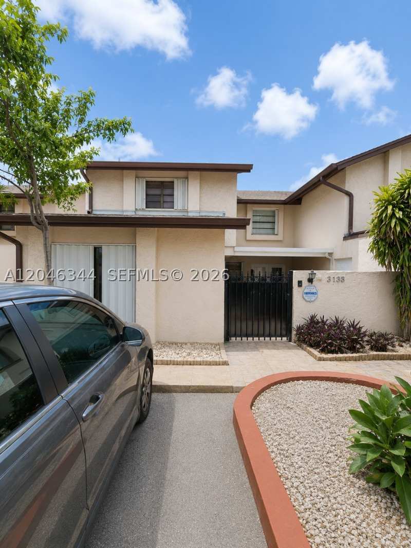 3 bedroom Townhouse at 8188 NW 98th Lane 122, Villas At Samari Lake, Hialeah Gardens — photo 1