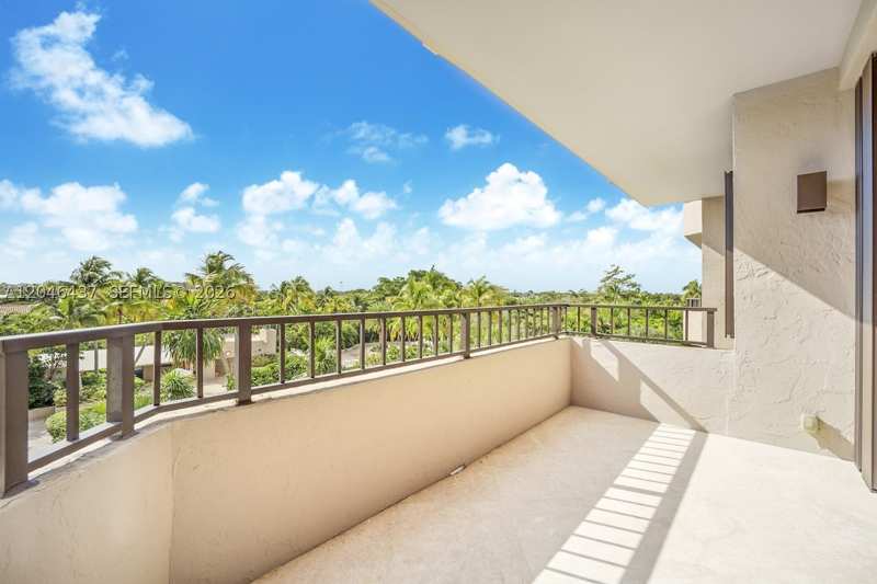 2 bedroom Condominium at 151 Crandon Blvd 439, The Emeraldbay, Key Biscayne — photo 1