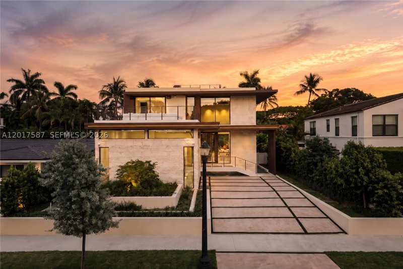 4 bedroom SingleFamilyResidence at 3045 N Bay Rd, Amd Plat Of Sunset Lake S, Miami Beach — photo 1