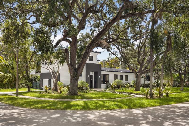 4 bedroom SingleFamilyResidence at 3303 Halissee St, Natoma Manors, Coconut Grove — photo 1