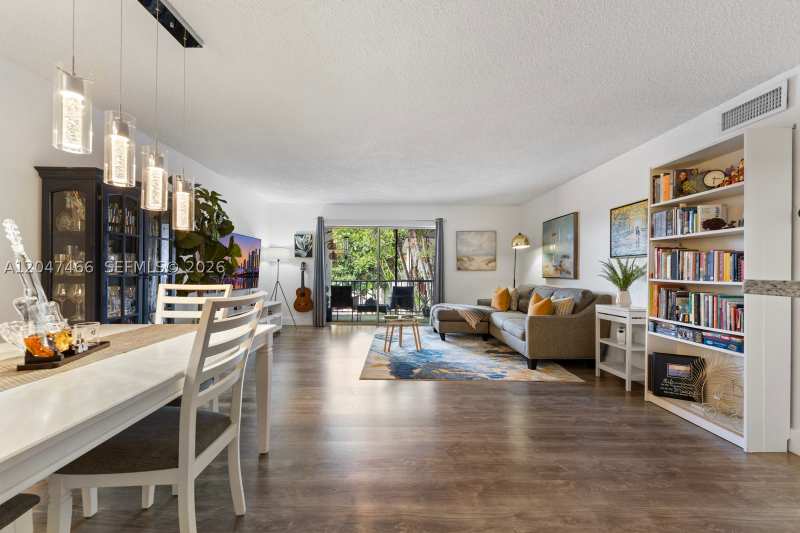 2 bedroom Condominium at 10381 N Kendall Dr M8, Kendall Acres Condo Bldg, Miami — photo 1