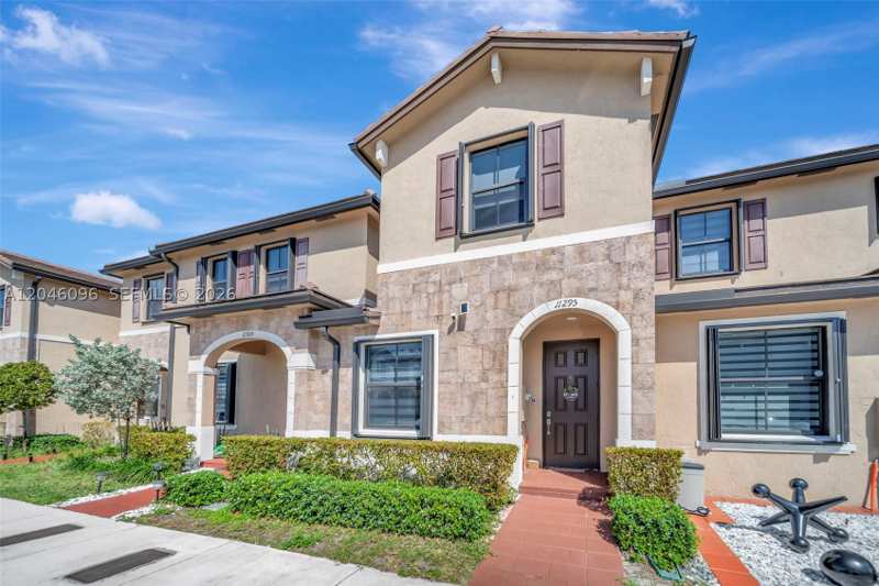 3 bedroom Townhouse at 11295 W 34th Way, Aquabella North, Hialeah — photo 1