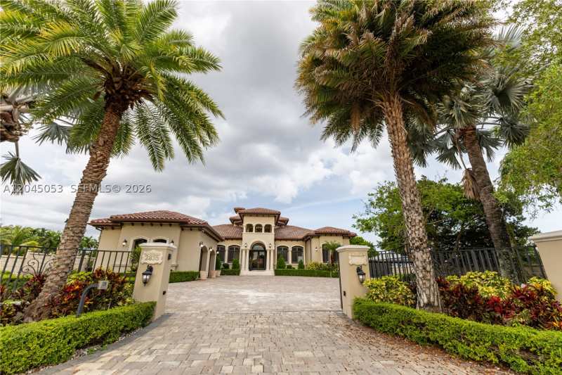7 bedroom SingleFamilyResidence at 2835 SW 132nd Ave, J G Heads Farms Unit A, Miami — photo 1