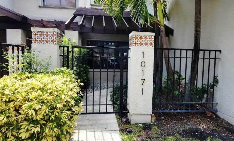 3 bedroom Townhouse at 10171 SW 137th Ct, Valencia Townhomes, Miami — photo 1